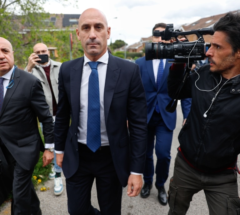 El juez abre juicio oral a Rubiales por el beso no consentido y coacciones a Jenni Hermoso