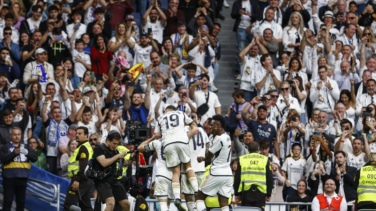 "¡Campeones, campeones!": así cantó el Bernabéu el alirón de la Liga 36