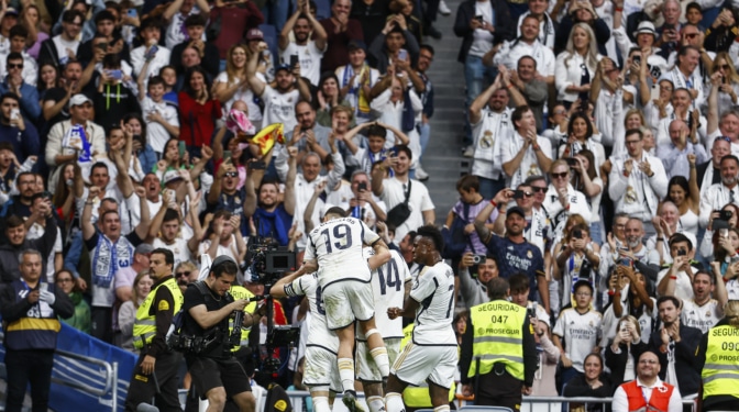 "¡Campeones, campeones!": así cantó el Bernabéu el alirón de la Liga 36