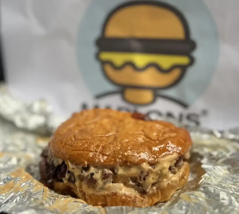 Marlons rivaliza con VICIO por sus nuevas smash burgers en Madrid