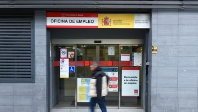 España continúa como líder en desempleo de la OCDE, duplicando la media