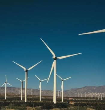 La burocracia impide retirar y modernizar miles de aerogeneradores de los parques [...]