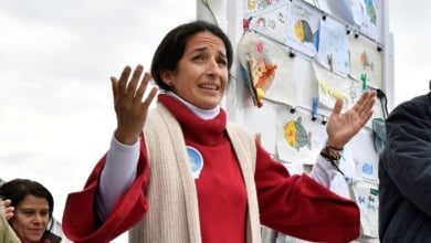 Matar a un niño en televisión y enseñárselo a su madre