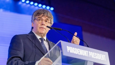 Portazo de Puigdemont al intento de Salvador Illa de tender puentes con Junts