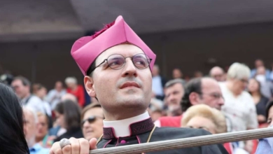 El obispo sin Papa que vive de las rentas y al que obedecerán 16 monjas clarisas