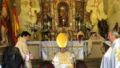 El obispo sin Papa que vive de las rentas y obedecerán 16 monjas clarisas