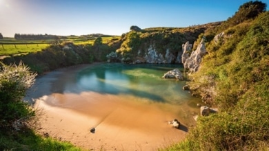 La playa más pequeña del mundo está en Asturias y no tiene salida al mar