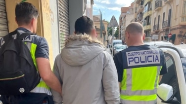 La policía detiene a un hombre por robar en la casa de una persona fallecida y sacar 185.000 euros con sus tarjetas bancarias