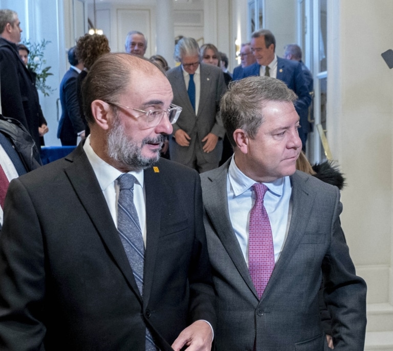 Lambán letraherido y Page con monaguillo