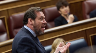 Puente aviva su ataque a Milei con un pullazo a Feijóo: "Es imposible distinguirle de la extrema derecha"