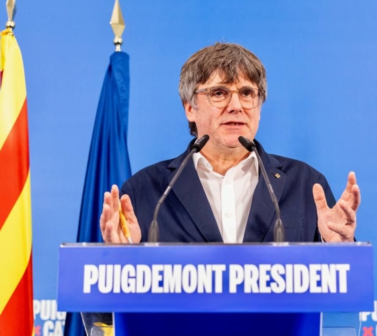 El PSC se suma a los grupos independentistas para regular el voto delegado de Puigdemont