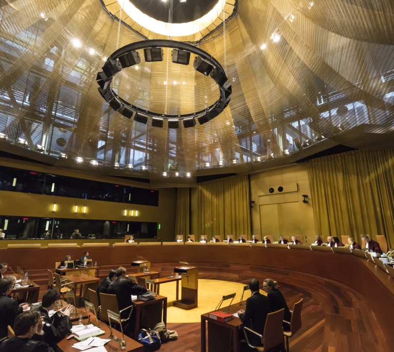 Vivir en España y trabajar en Francia o Portugal: el TJUE abre la puerta a prestaciones ‘transfronterizas’