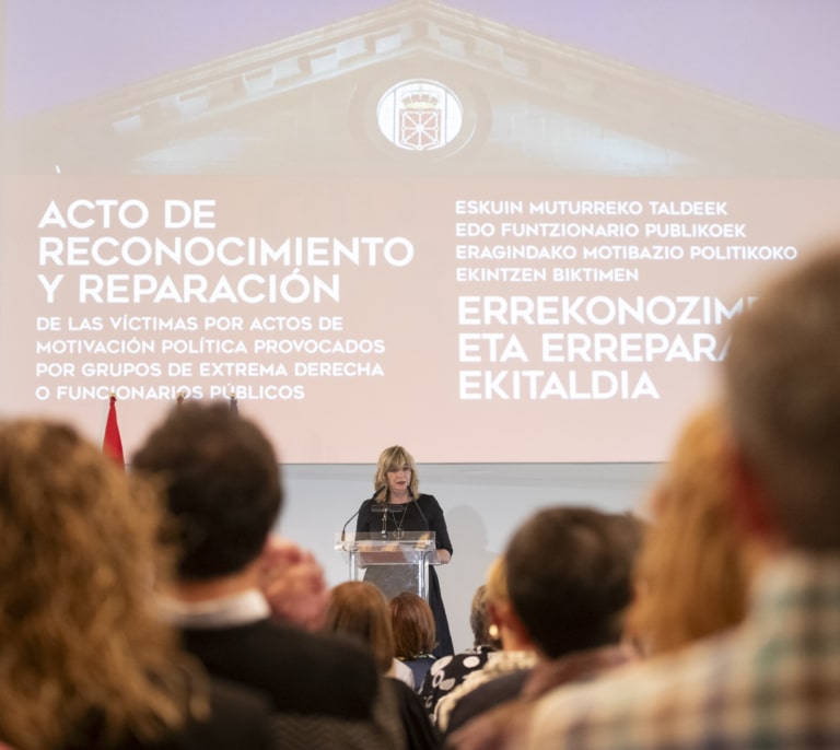 Chivite reconoce e indemniza a 12 víctimas de abuso policial: "Sufristeis la revictimización de la desmemoria"