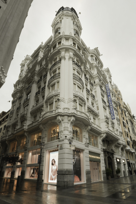 La nueva tienda de Victoria's Secret en Madrid está situada en uno de los icónicos edificios de Gran Vía.