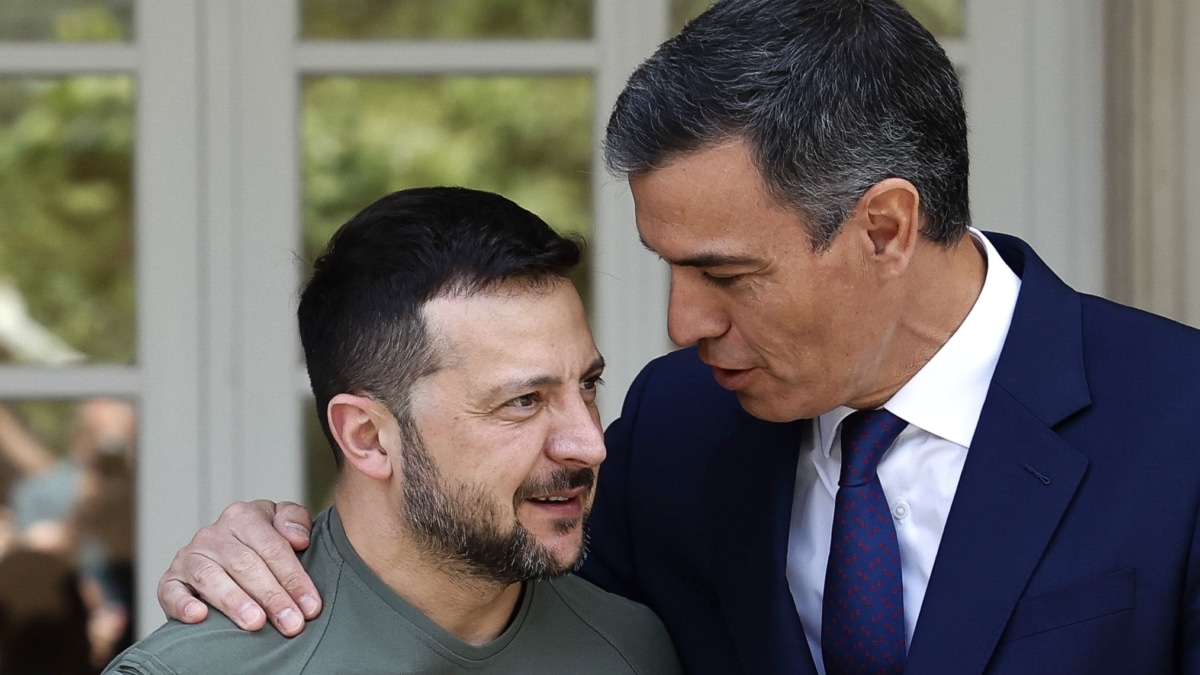 Zelenski de Geyperman y Sánchez de negligé