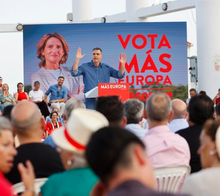 Sánchez mete al ultra Alvise en campaña para asociarlo a Feijóo y reagrupar el voto progresista en torno al PSOE