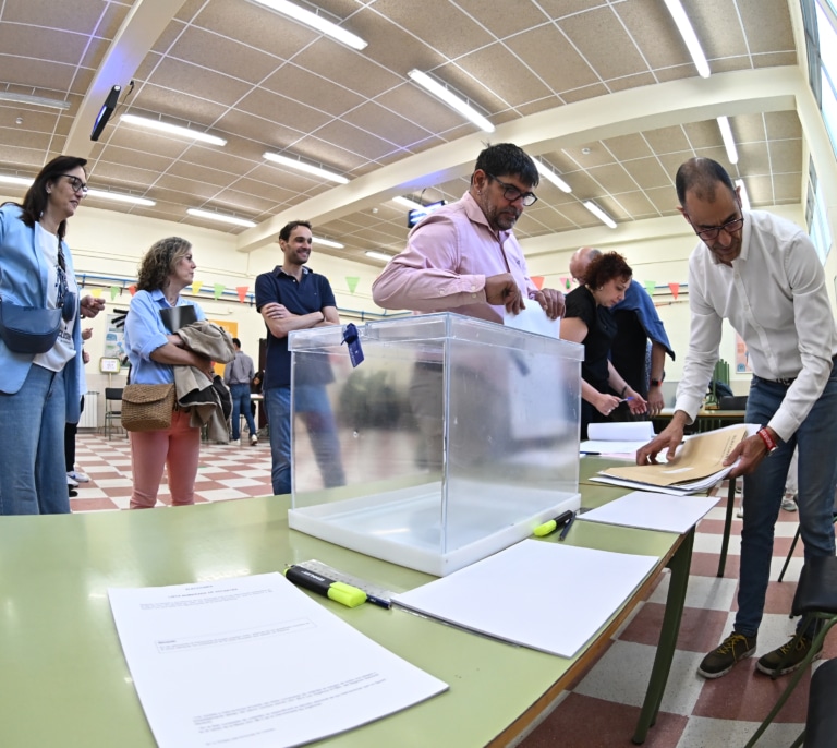 La participación baja al 28% al caer casi 7 puntos respecto a 2019 a las 14.00 horas