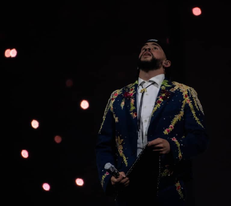¿Cuál es el significado de las sillas de Bad Bunny que aparecieron en Madrid y Barcelona?