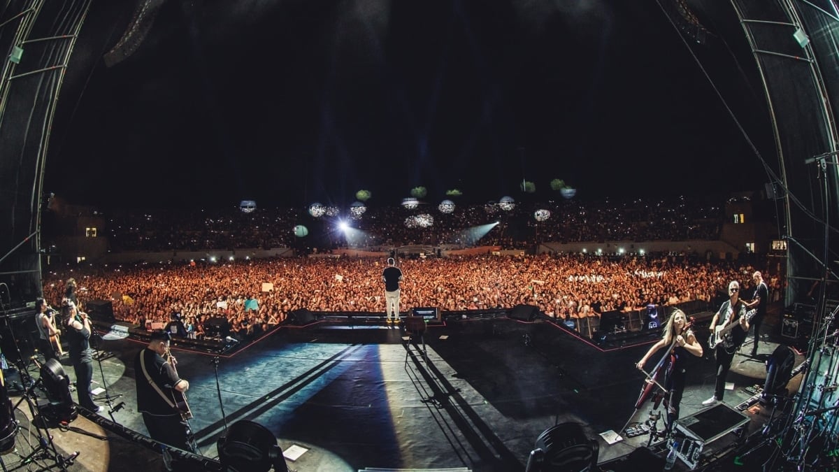 Melendi, uno de los artistas que estará en Madrid este mes de junio, en su concierto en Rivas-Vaciamadrid