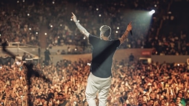 Melendi, el "carroza con complejo de Peter Pan" que une a Boomers y Gen Z