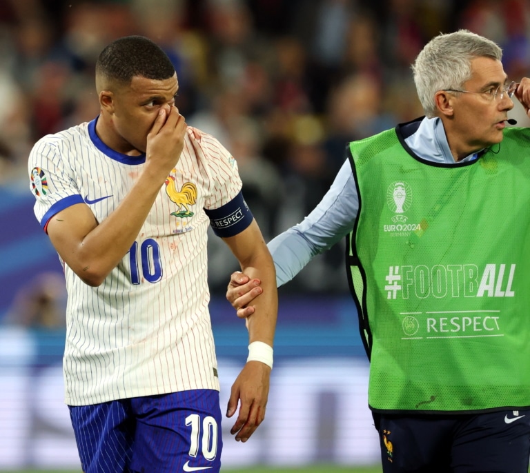 Francia suda sangre para superar a Austria