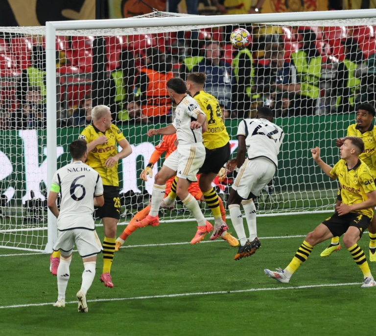 Carvajal y Vinícius elevan al Real Madrid a la gloria eterna con la decimoquinta