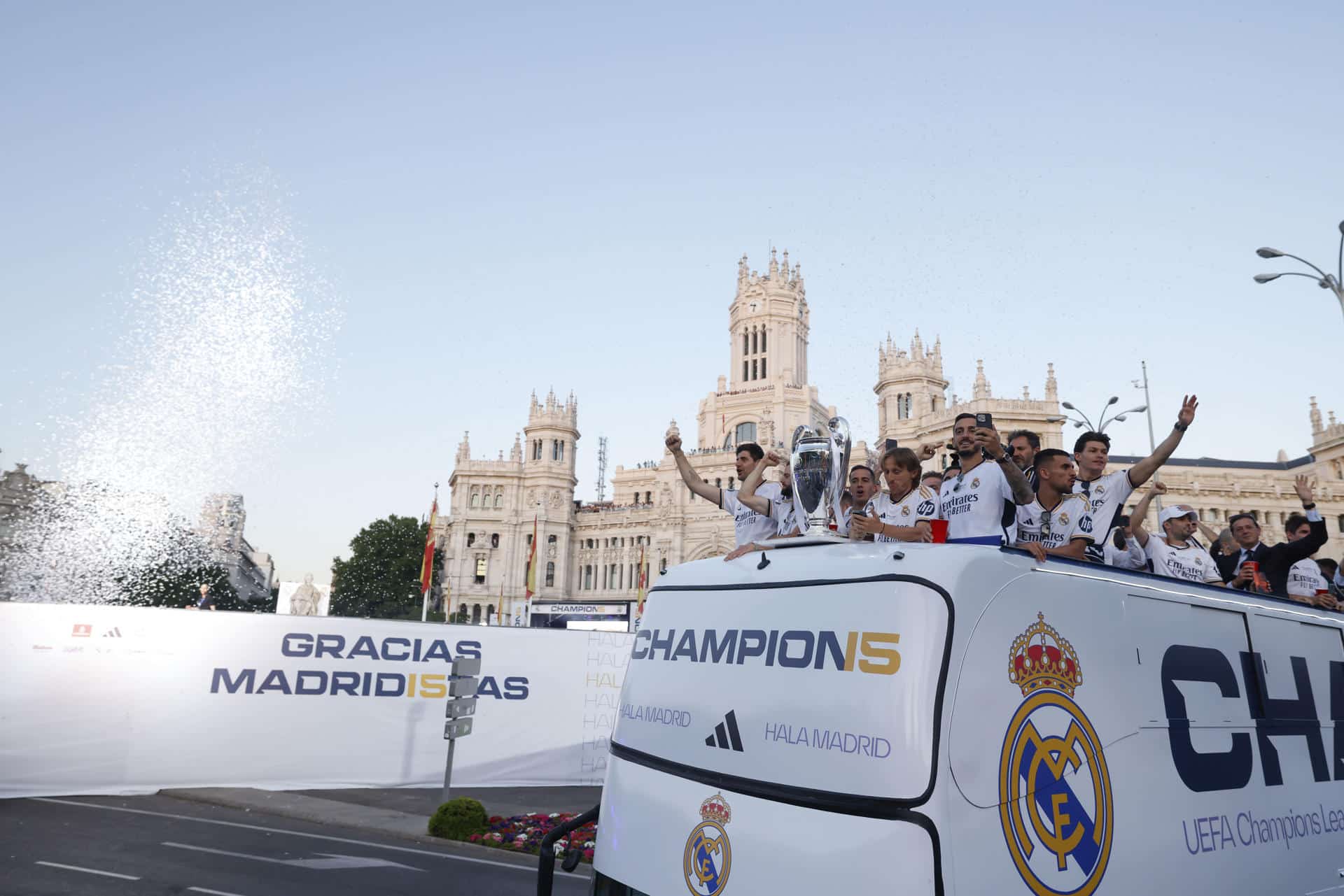 El Real Madrid celebra la decimoquinta Copa de Europa con su afición en ...