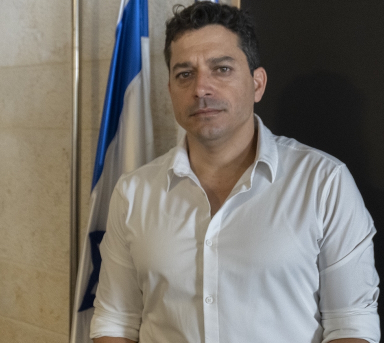 “Queremos fortalecer nuestros lazos con gente con sentido común como Ayuso o Abascal”