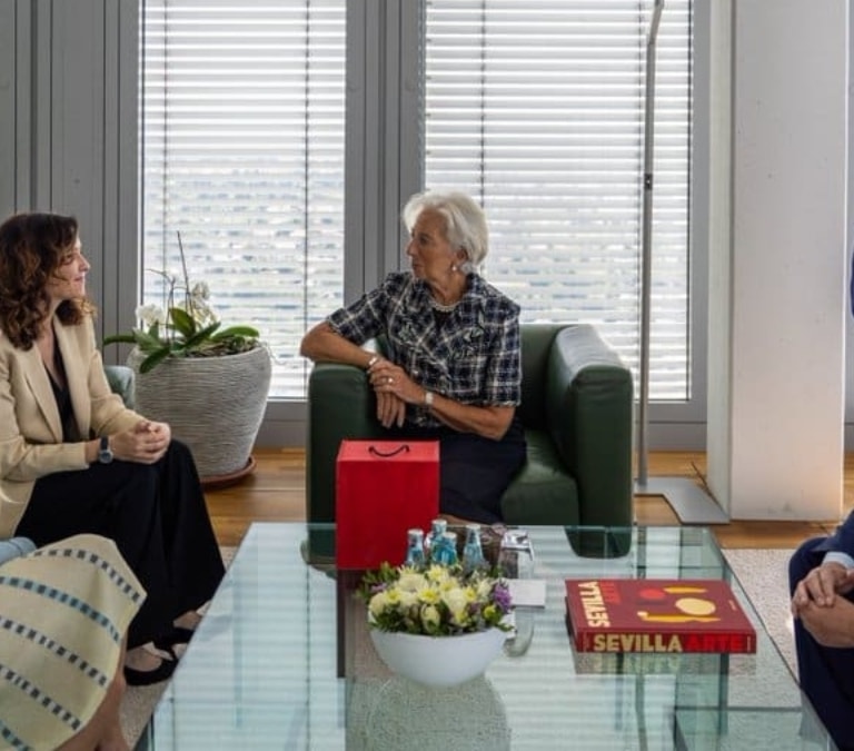 Ayuso también se hace hueco en la agenda económica y se reúne con Lagarde y Luis de Guindos en el BCE