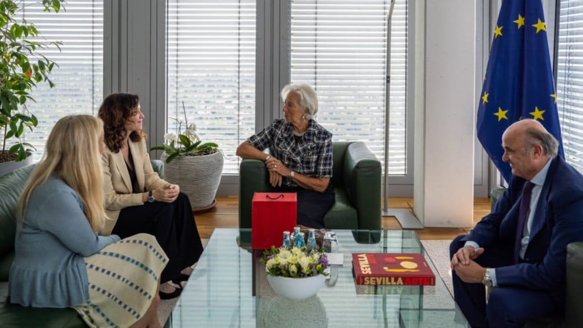 Ayuso charla con Lagarde y De Guindos en la sede del BCE.