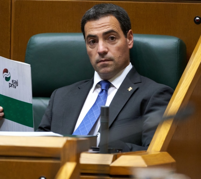 Pradales se desmarca de Urkullu y aplica un 'cordón sanitario' a Vox: "No comparte el marco democrático"