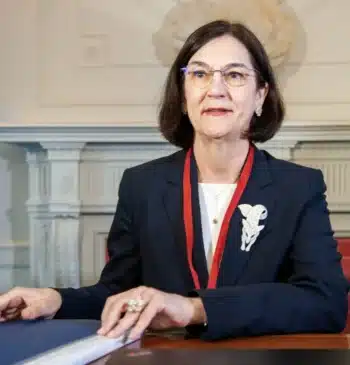 'Guerra' por la colapsada red eléctrica española: la CNMC impone su modelo [...]