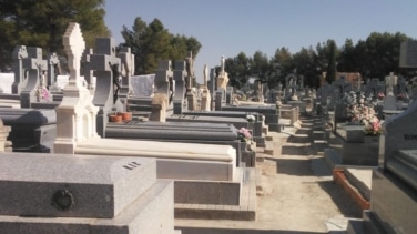 Roban unos 140 crucifijos de bronce en un cementerio de Toledo