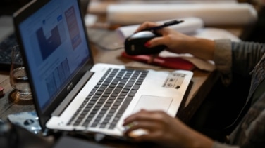 Los cursos SEPE por los que te pagan 600 euros: en qué consisten y cómo solicitarlos