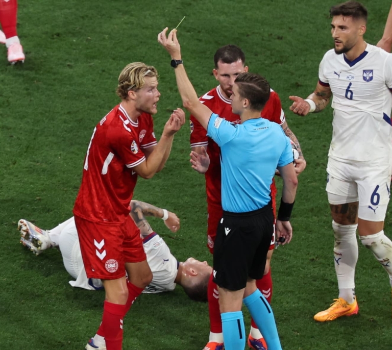 El extraño caso que clasifica a Dinamarca por delante de Eslovenia con todo empatado