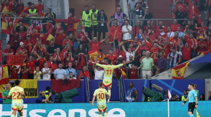 España logra pleno de puntos e Italia tumba a la Croacia de Modric en el último suspiro