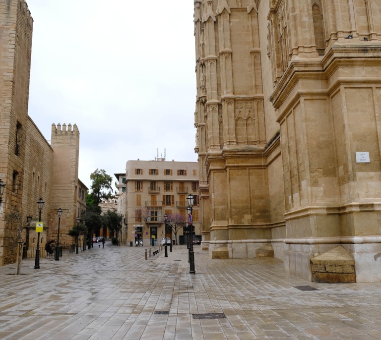 Un hombre muere tras caer desde una muralla en Mallorca durante la grabación de la película alemana de Netflix 'Fall for me'
