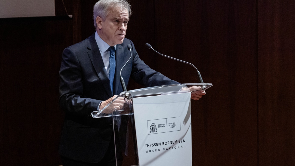 El director del Thyssen arremete contra la prensa y critica a los que "se burlan del discurso decolonial"