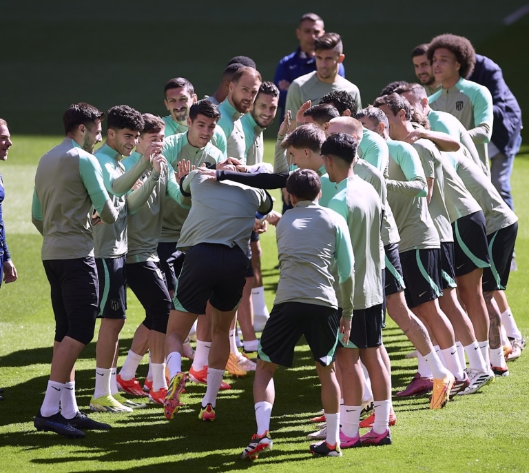 La Federación y LaLiga estudiarán la eliminación de los "pasillos de collejas" en el fútbol