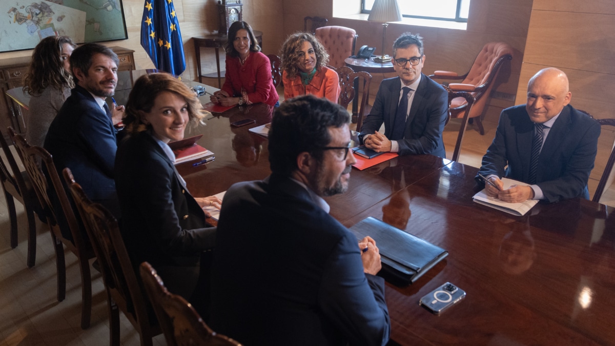 Sumar pactó con el PSOE una comisión de "expertos" para el control de ...