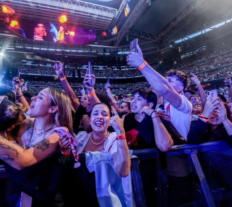 El Bernabéu reducirá la potencia de sus altavoces, limitará a 20 los eventos extraordinarios y se someterá a un seguimiento