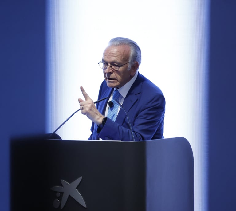 Criteria vela armas para reforzar el control sobre Narturgy y Telefónica