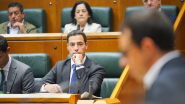 Pradales apela a un nuevo estatuto y relación con España en su investidura: "Es hora de ser valientes y dar el paso"