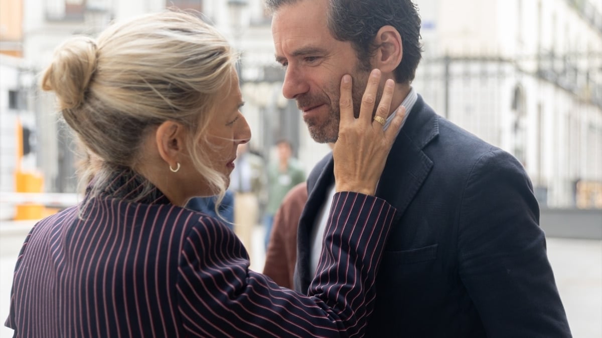 Yolanda Díaz y Borja Sémper, en el patio del Congreso de los Diputados.
