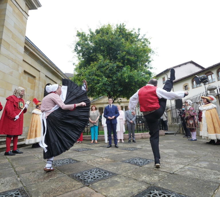 Campamentos de danzas tradicionales para hijos de emigrantes: 15 días en Euskadi, título y gastos pagados