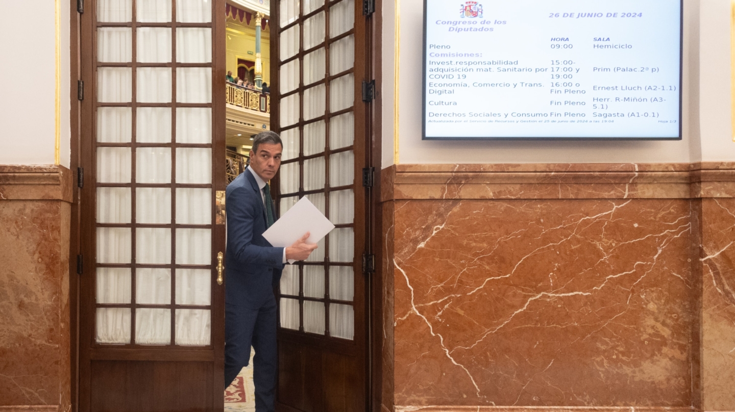 El presidente del Gobierno, Pedro Sánchez, a su salida de una sesión de control al Gobierno, en el Congreso de los Diputados, a 26 de junio de 2024, en Madrid (España). La financiación singular para Cataluña protagoniza hoy la sesión de control al Gobierno en el Pleno del Congreso, con preguntas de varios grupos parlamentarios tanto al presidente del Gobierno, como a la vicepresidenta primera y ministra de Hacienda. Además, el pleno ha estado marcado por el acuerdo entre el PSOE y el PP para renovar el CGPJ, que tuvo lugar ayer en Bruselas. 26 JUNIO 2024;SESION DE CONTROL AL GOBIERNO;FINANCIANCIÓN;CATALUNYA;SESIÓN DE CONTROL Eduardo Parra / Europa Press 26/6/2024