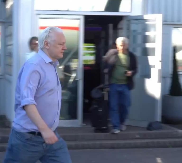 Julian Assange, fundador de WikiLeaks, en libertad tras llegar a un acuerdo con Estados Unidos