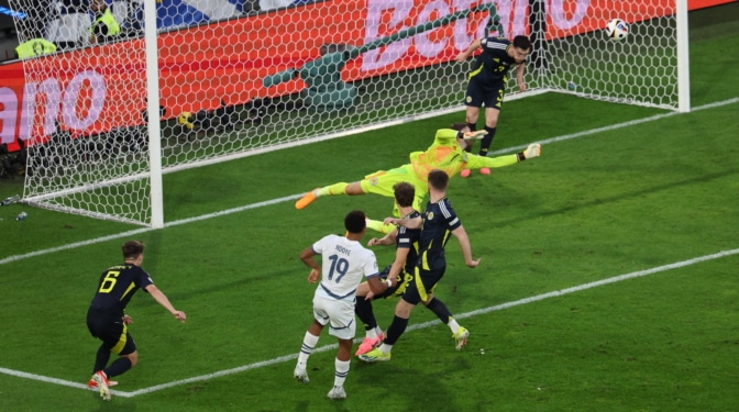Escocia y Suiza empatan a energía, emoción y poco fútbol