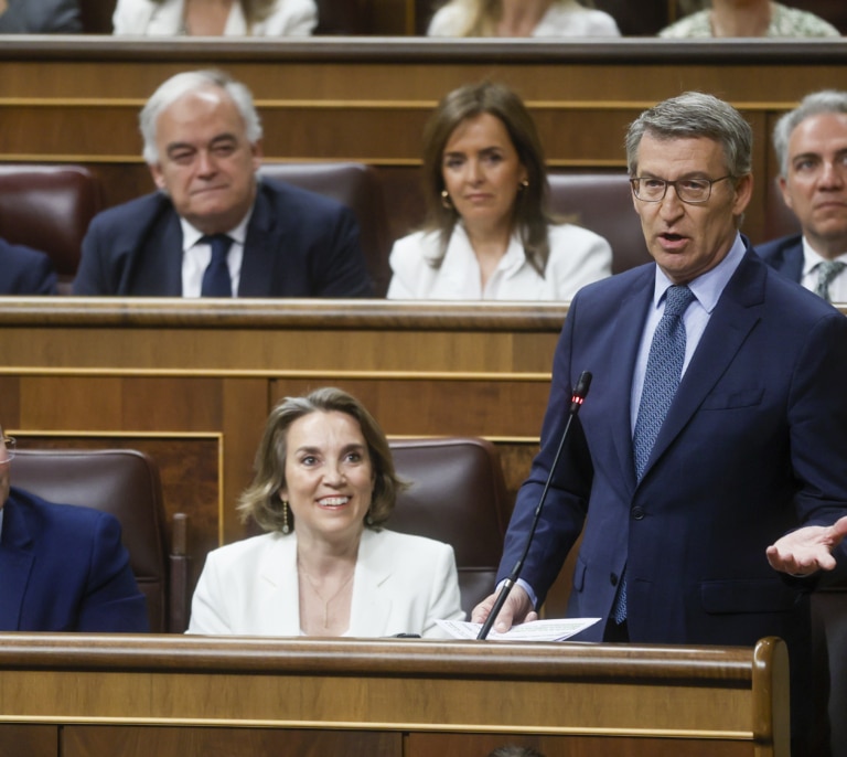 Sánchez descarta elecciones hasta 2027 y Feijóo le pide que lo deje ya: "Tiene una vicepresidenta que ha dimitido un poquito"