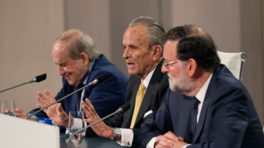 Hernández Mancha y el arcoíris de hombres grises